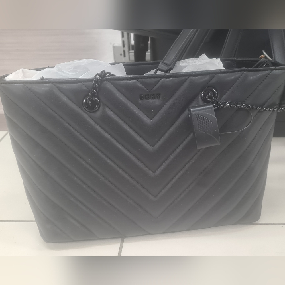 $168 DKNY Veronica Bolso de Mano Negro Acolchado Chevron NUEVO Cadena Cartera de
